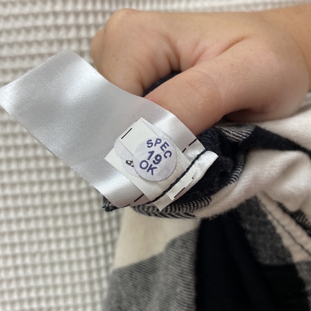 Women’s Old Navy plaid “Fa La …” pajama top and plaid long bottoms. Size M. - Picture 14 of 14